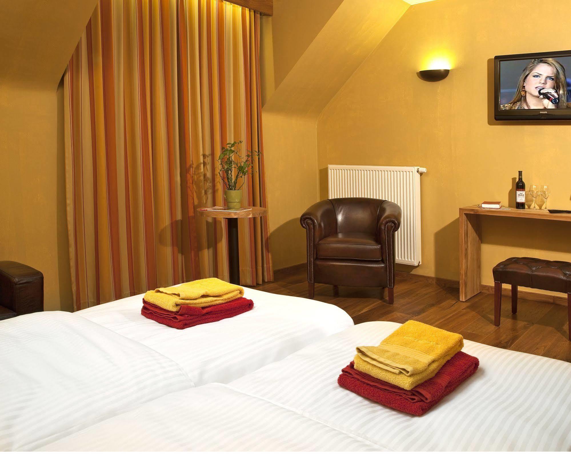 Country Lodge Hotel Moriaanshoofd Oudenaarde Bagian luar foto